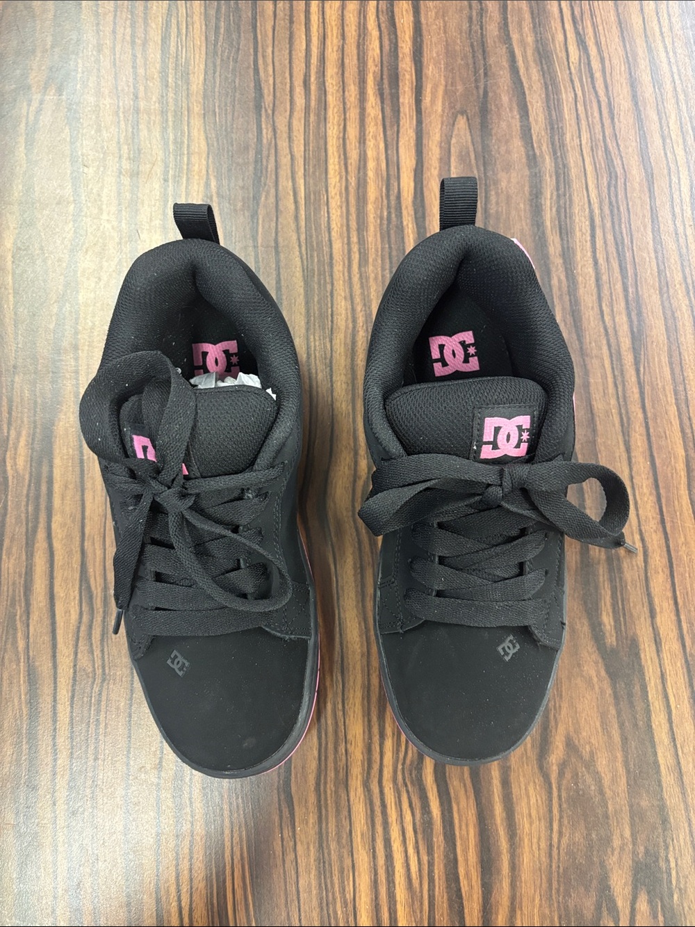 DC - Girls Court Graffik Lowtop Shoes, 5.5 US big kid, color black/pink. - Picture 2 of 5